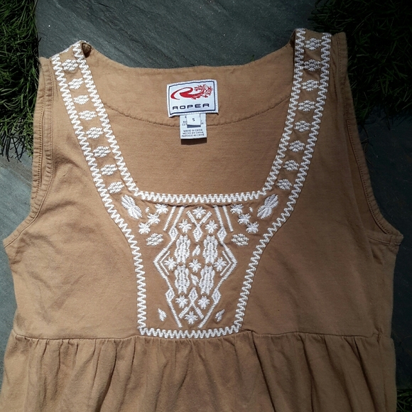 A tan Western Roper dress - Picture 2 of 4